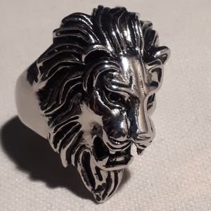Lions head ring